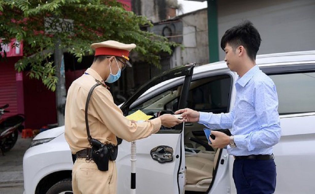 Các hình thức xử phạt mới cho xe dịch vụ vi phạm giao thông