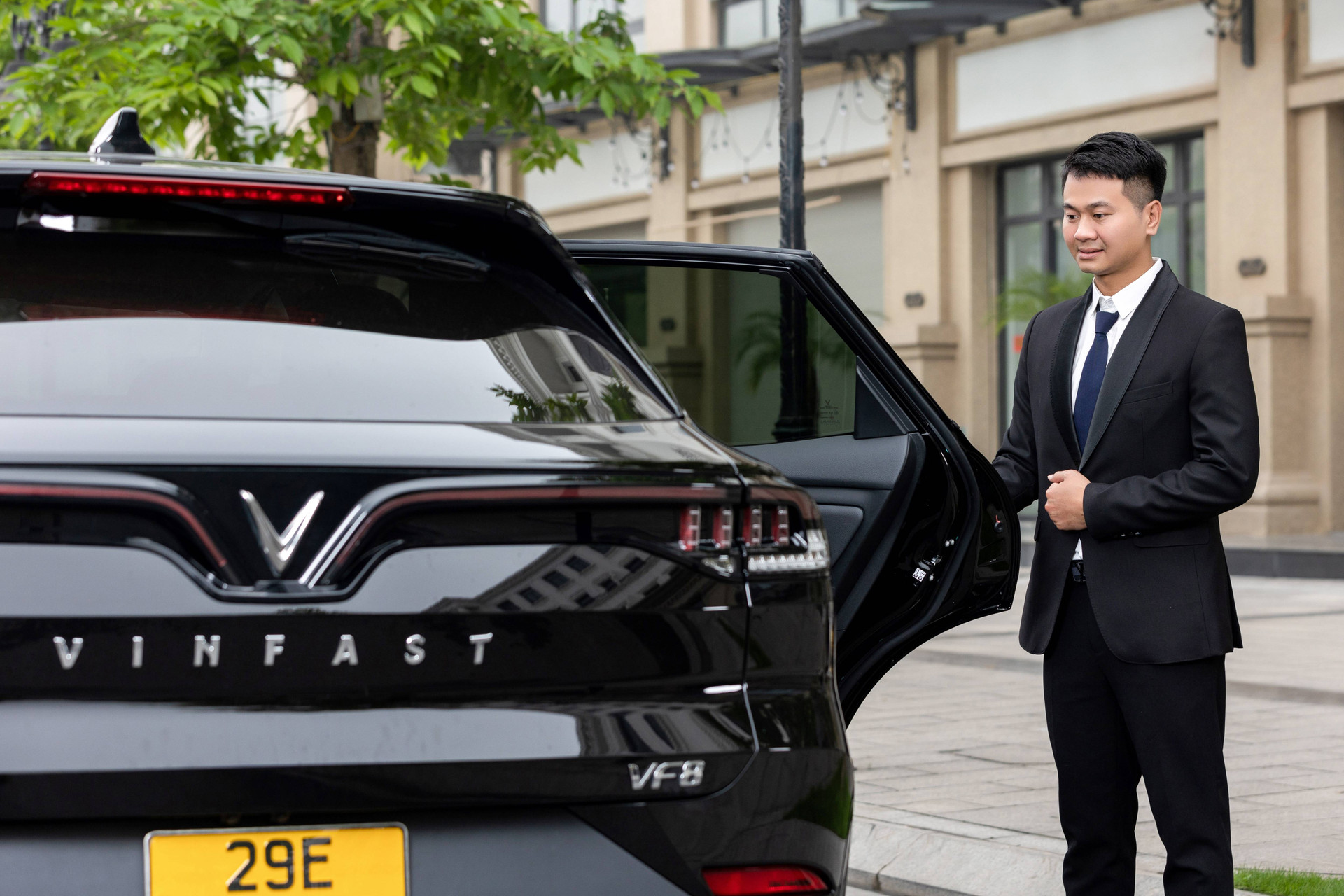 So Sánh Chi Phí Vận Hành Xe Xăng Và Xe Điện Trong Vận Tải