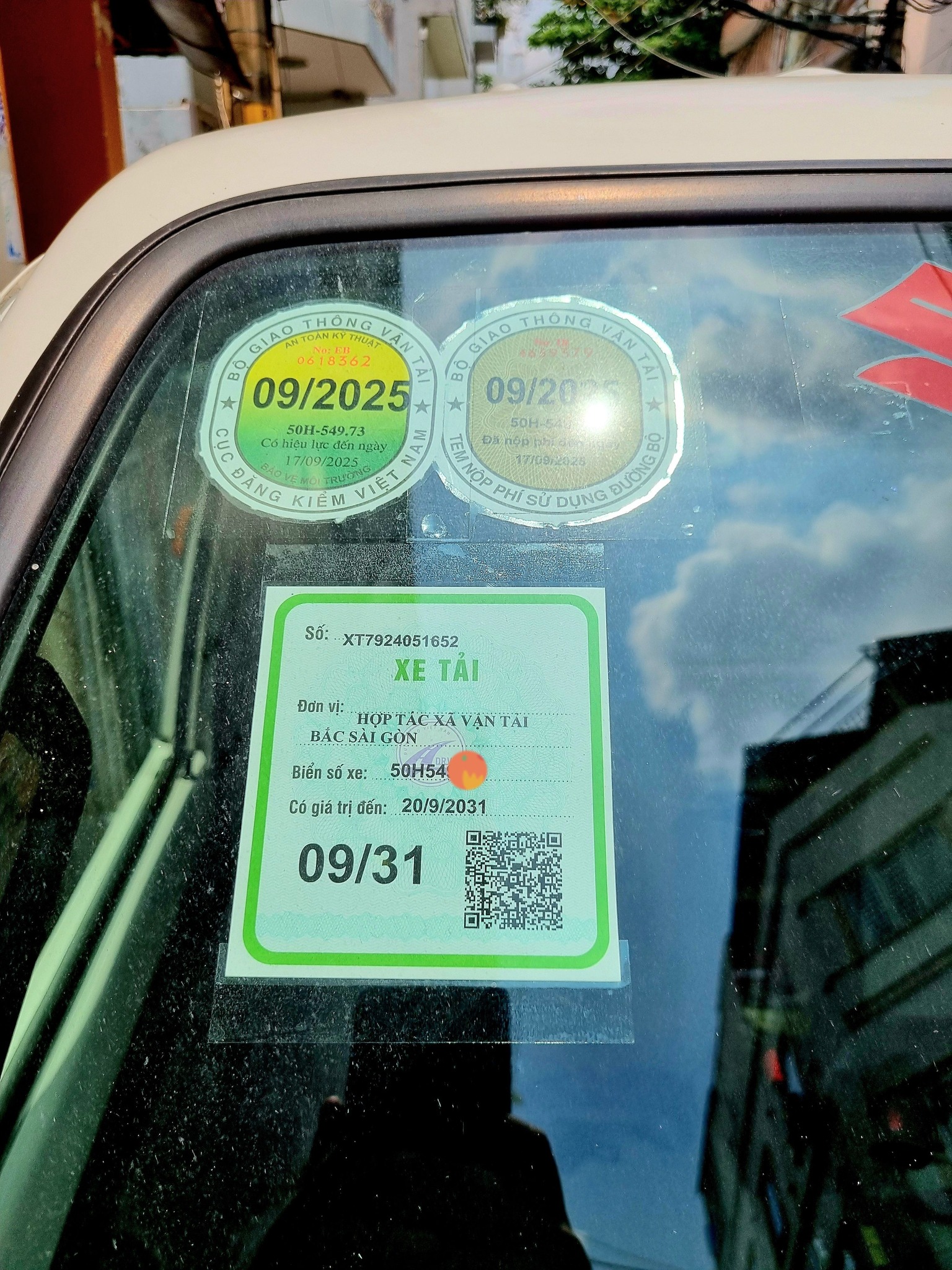 Không gắn phù hiệu xe bị phạt bao nhiêu tiền mới nhất?