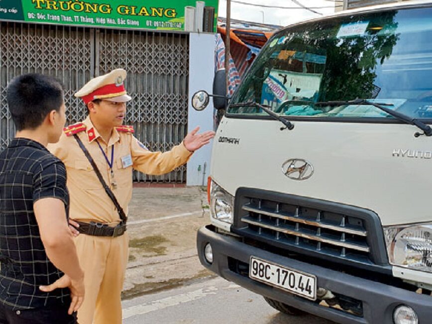 phu_hieu_xe-edited Không gắn phù hiệu xe bị phạt bao nhiêu tiền mới nhất?