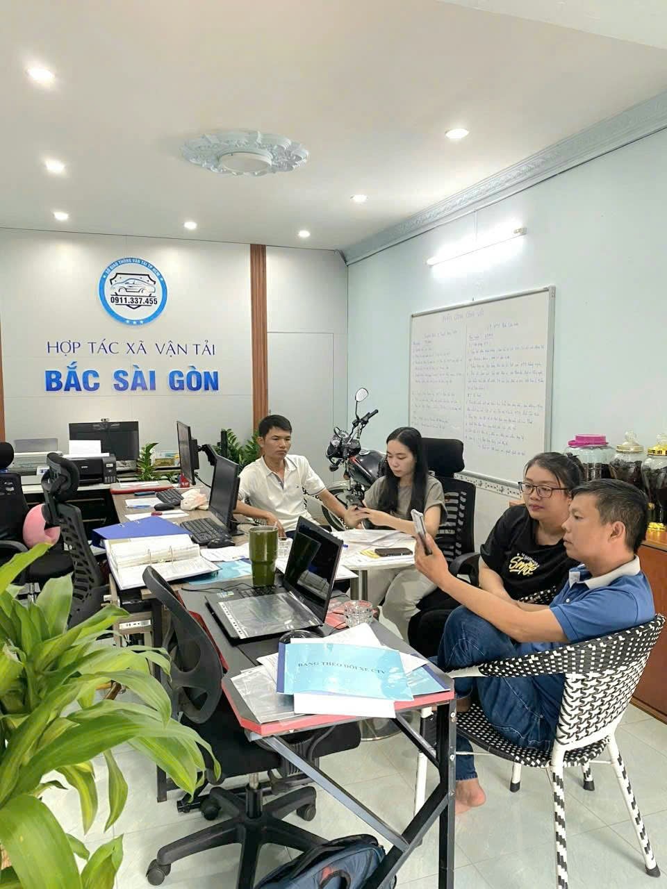 Có thể ủy quyền cho hợp tác xã xin phù hiệu xe không?