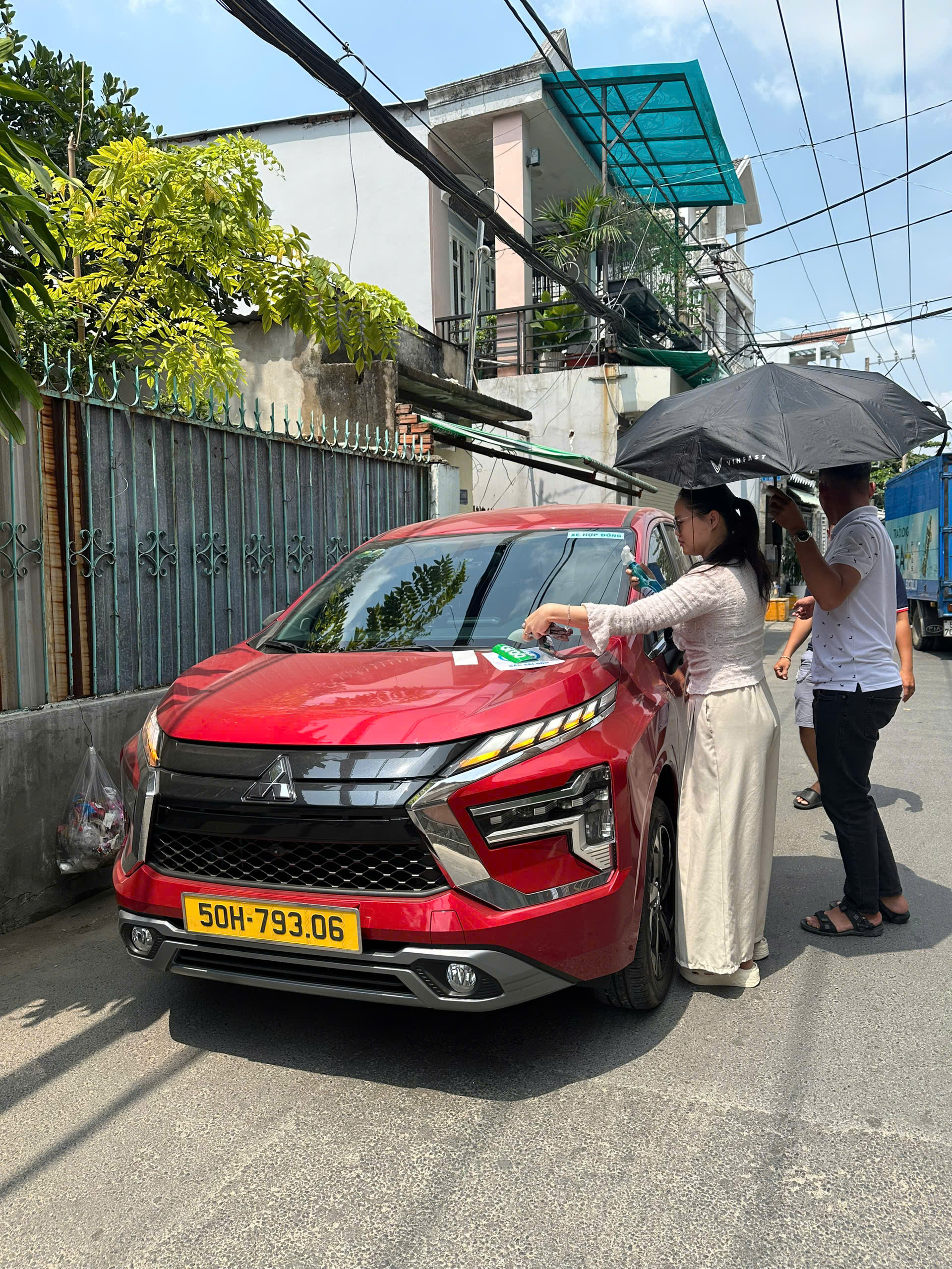 Có cần đổi phù hiệu khi đổi biển số xe không?