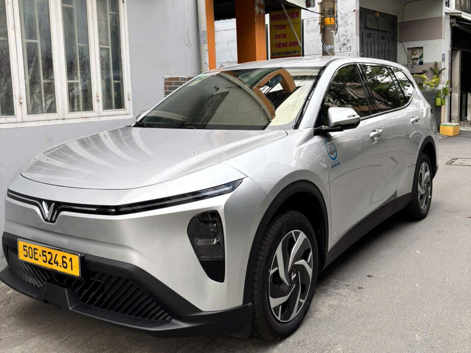 c1fdaaabf1c37e9d27d24-edited Có cần đổi phù hiệu khi đổi biển số xe không?