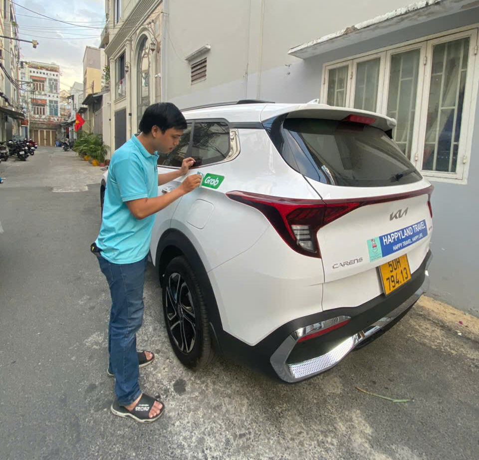 Có nên tham gia hợp tác xã khi chạy taxi công nghệ?