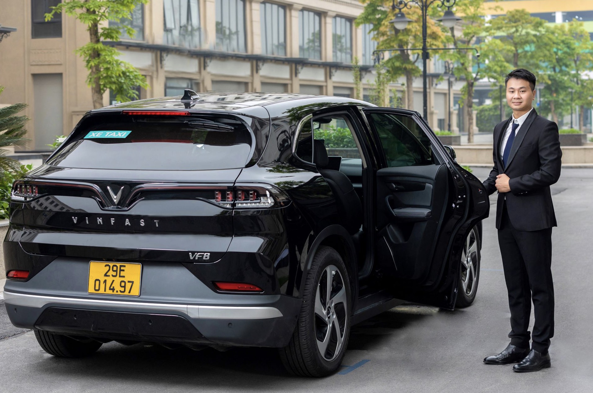 Xe điện VinFast chạy taxi công nghệ có lợi không?